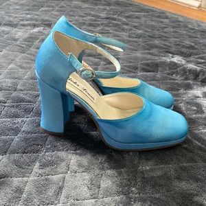 Vintage Chunky Heel Baby Blue Pumps Closed Toe size 6